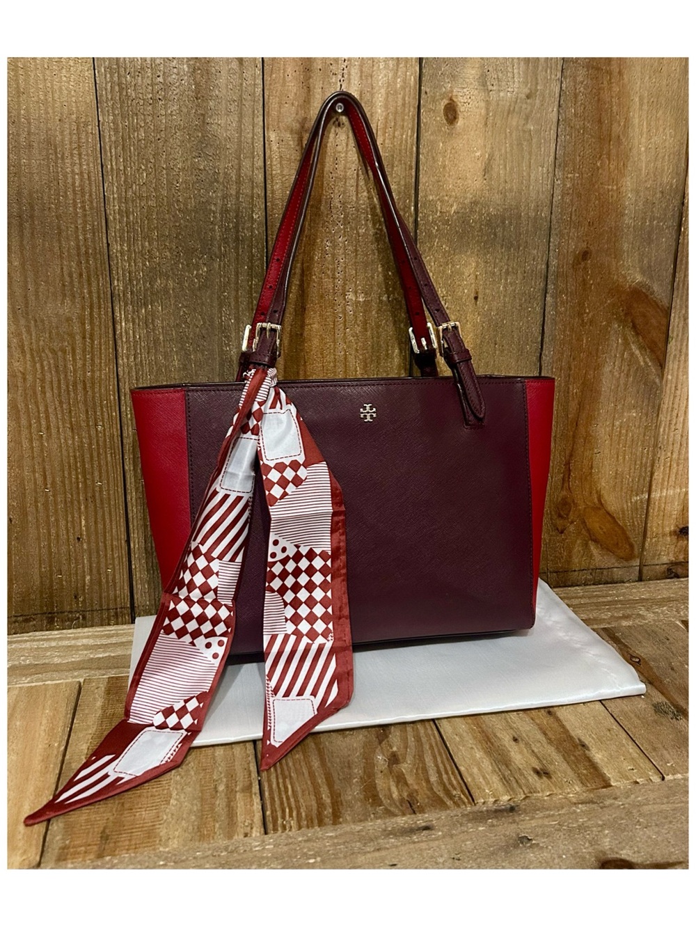 Tory Burch. York Leather Buckle Tote with Free Bag Scarf, Dust Bag & Bag Charm. - Picture 9 of 16